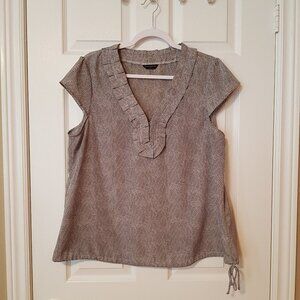 Banana Republic Women's Swing Top ~ Size L ~ Gray and White ~ EUC ~